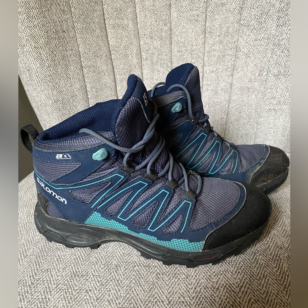 Salomon Outdoor Trail Boots Women's size 8 Waterproof